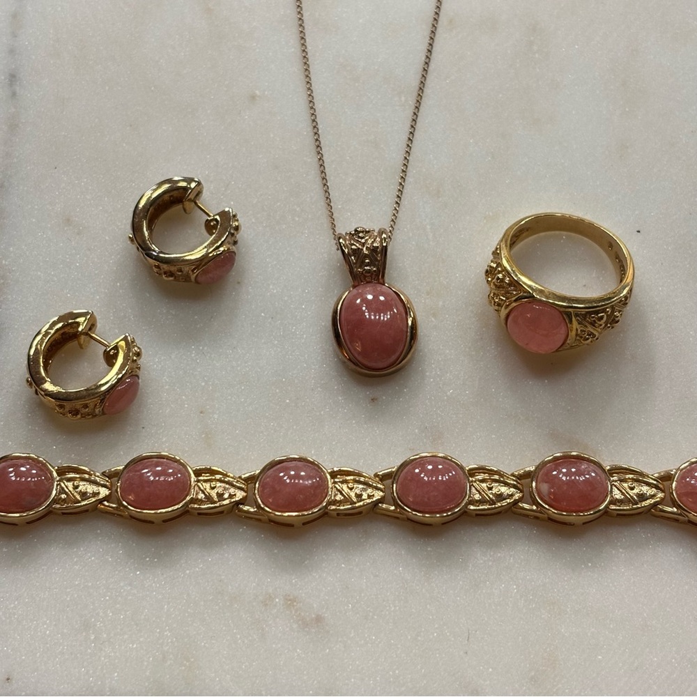 Elegant Peach stone set in Gold, Jewelry Set - Picture 5 of 6